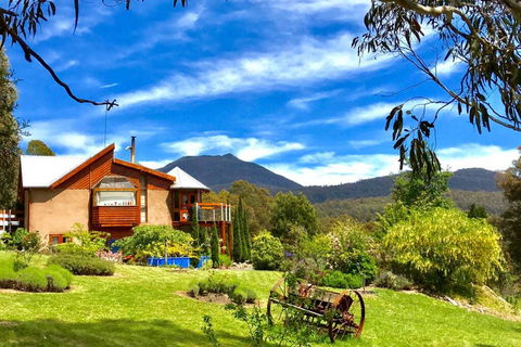 STUNNING HOME WITH AMAZING VIEWS - Just 20 Mins To The City And Only 10 To MONA! - Accommodation Ballina 1
