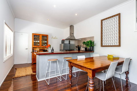 SUNSET BEACH SHACK On SURF - Accommodation Ballina 2