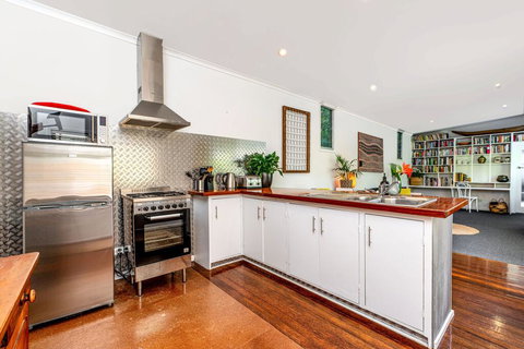 SUNSET BEACH SHACK On SURF - Accommodation Ballina 3