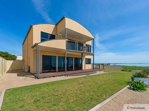 Sunset Cove Beach House - Accommodation Ballina 0