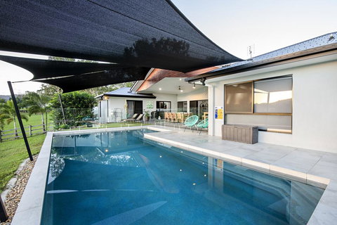 Sunset Penthouse Couples Retreat, Close To Airlie Beach, Champagne On Arrival - Accommodation Ballina 1