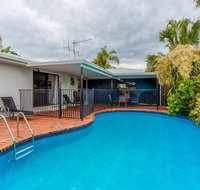 Sunyata Beach House - Rainbow Beach Beachside escape with a pool pet friendly and Wi-Fi - Accommodation Ballina