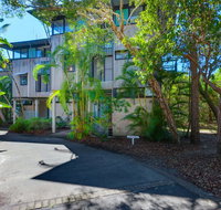 Surfside Beach House 17 - Rainbow Shores Swimming pool 2 minute walk to beach air conditioning relax here - Accommodation Ballina