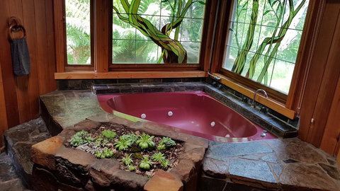 Whispering Hills Retreat - Accommodation Ballina 4