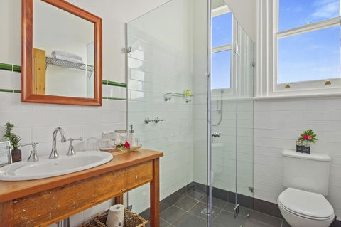 Cygnet Old Bank - Accommodation Ballina 8