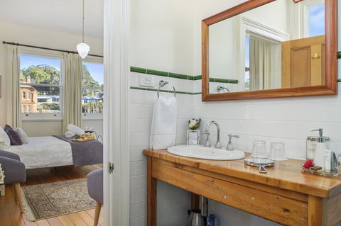 Cygnet Old Bank - Accommodation Ballina 5