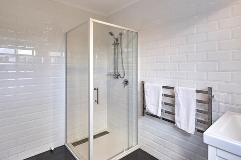 DOLPHIN LOOKOUT COTTAGE - Amazing Views Of The Bay Of Fires - Accommodation Ballina 3