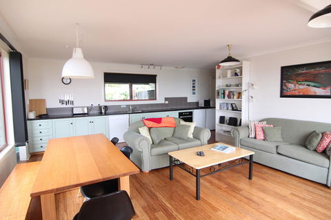 DOLPHIN LOOKOUT COTTAGE - Amazing Views Of The Bay Of Fires - Accommodation Ballina 11