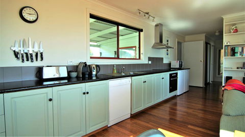 DOLPHIN LOOKOUT COTTAGE - Amazing Views Of The Bay Of Fires - Accommodation Ballina 5