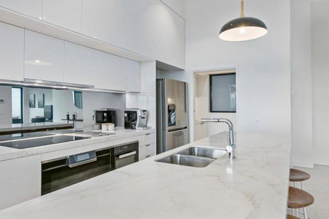 Experience Platinum Hotel Apartments - Accommodation Ballina 10