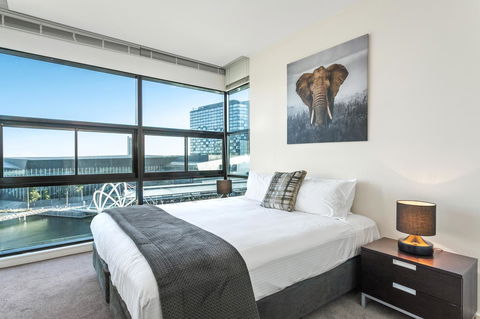 Waterfront Melbourne Apartments - Accommodation Ballina 7