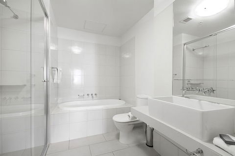 Waterfront Melbourne Apartments - Accommodation Ballina 5