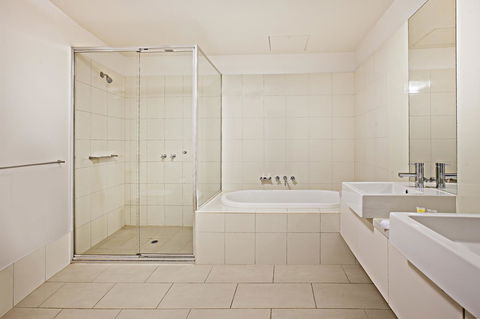 Waterfront Melbourne Apartments - Accommodation Ballina 34