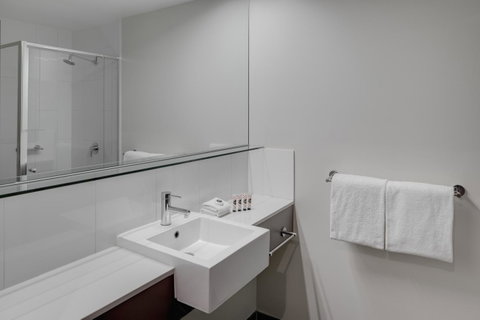 Travelodge Hotel Melbourne Docklands - Accommodation Ballina 14