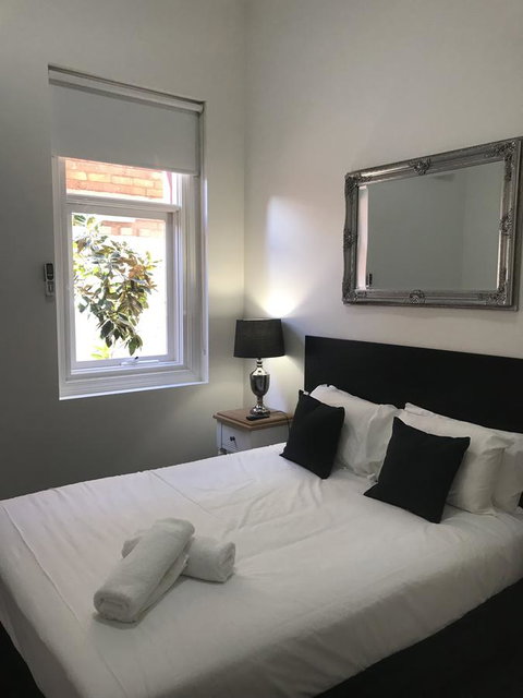 CROWN CENTRAL BUSINESS DISTRICT MOTEL - NO UNDER 18s - Accommodation Ballina 18