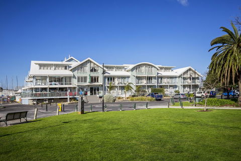 Aligned Corporate Residences Williamstown - Accommodation Ballina 3