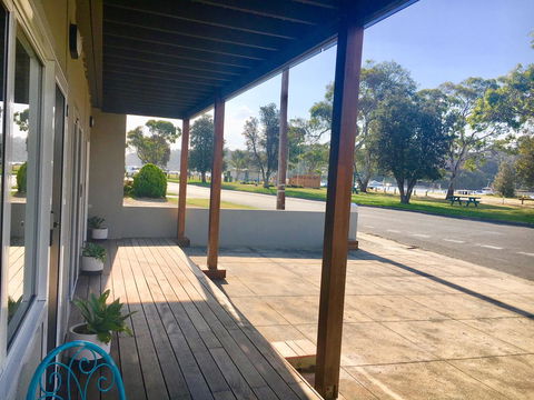 The Wheelhouse - 2BR Waterfront Apt In Town - Accommodation Ballina 17