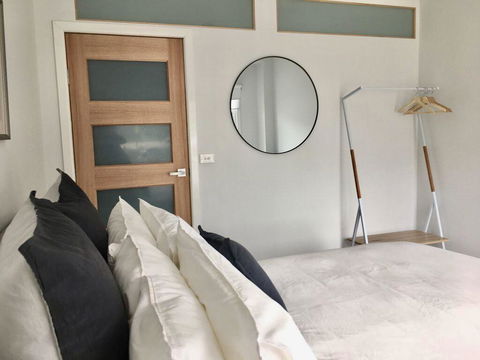 The Wheelhouse - 2BR Waterfront Apt In Town - Accommodation Ballina 5