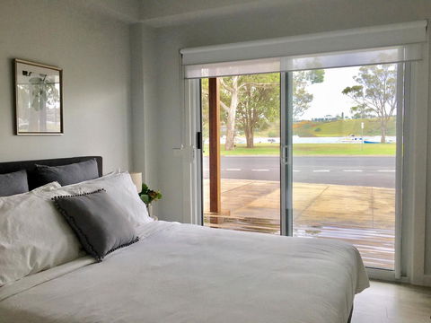 The Wheelhouse - 2BR Waterfront Apt In Town - Accommodation Ballina 3