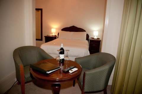 The Hotel Shamrock - Accommodation Ballina 1