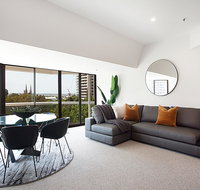 THE HYDEAWAY-LUXE HYDE PARK CITY APARTMENT-hosted by LAbode Accommodation - Accommodation Ballina