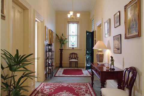 The Lodge Country House - Accommodation Ballina 2