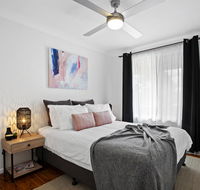 The Neo stylish central apartment with aircon courtyard and Netflix - Accommodation Ballina