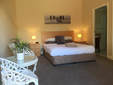 The Nosh & Nod - Howick Street - Accommodation Ballina 0