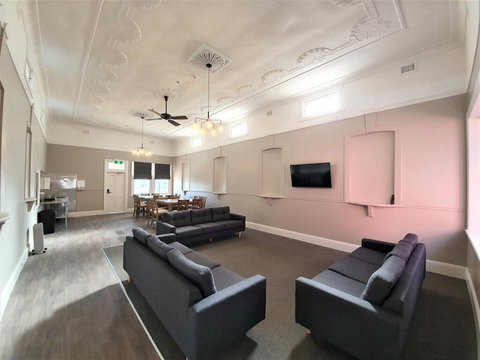 The Royal Hotel - Accommodation Ballina 2