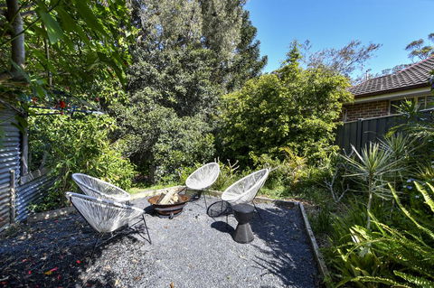 UMINA BEACH KOKOMO- Walk To The Beach, FAMILY And PET FRIENDLY Set Of 3 Vintage Original Holiday Flats & Vintage Caravan And Bat - Accommodation Ballina 3