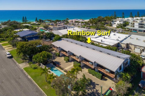 Unit 1 Rainbow Surf - Modern, Two Storey Townhouse With Large Shared Pool, Close To Beach And Shop - Accommodation Ballina 2