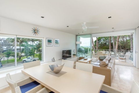 Unit 105 Plantation - Rainbow Beach, Plantation Resort, Second Floor, Aircon, Pool, Spa - Accommodation Ballina 2