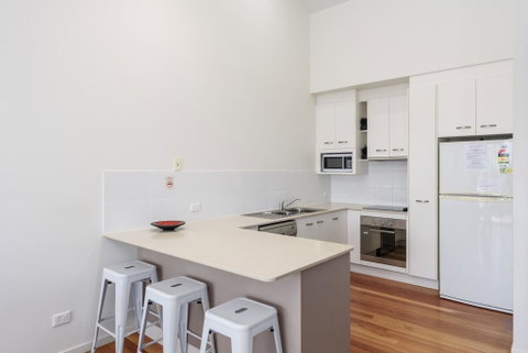 Unit 2 Rainbow Surf - Modern, Double Storey Townhouse With Large Shared Pool, Close To Beach And Shops - Accommodation Ballina 1