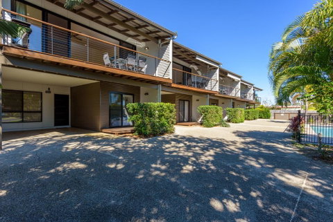 Unit 2 Rainbow Surf - Modern, Double Storey Townhouse With Large Shared Pool, Close To Beach And Shops - Accommodation Ballina 0