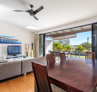 Unit 3 Rainbow Surf - Modern double storey townhouse with large shared pool close to beach and shop - Accommodation Ballina