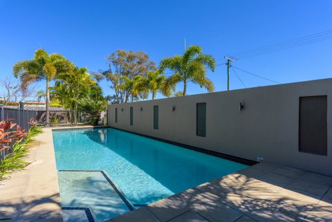 Unit 4 Rainbow Surf - Modern, Double Storey Townhouse With Large Shared Pool, Close To Beach And Shop - Accommodation Ballina 2