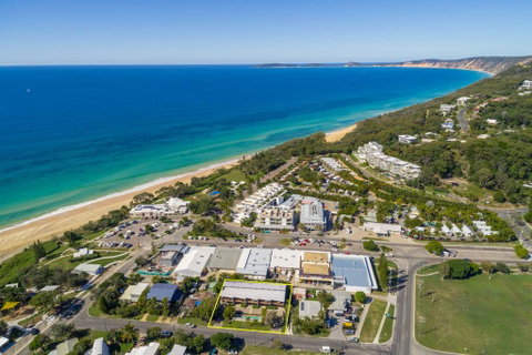 Unit 5 Rainbow Surf - Modern, Double Storey Townhouse With Large Shared Pool, Close To Beach And Shop - Accommodation Ballina 1
