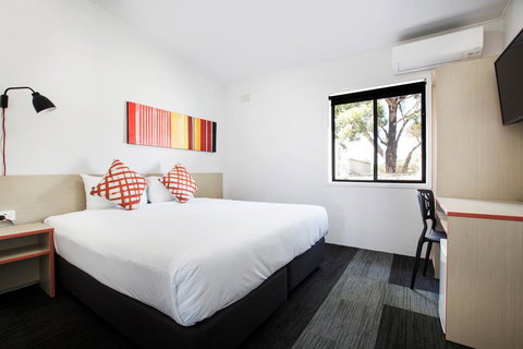 Villawood Hotel - Accommodation Ballina 0