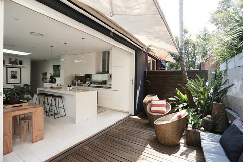 Walk To Beach From This Stylish Bronte Oasis W AC, Wifi And Free Parking - Accommodation Ballina 0
