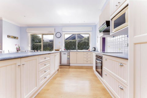 WALKIN ON SUNSHINE - STROLL TO BEACH BREAK - Accommodation Ballina 2