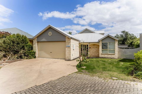 WALKIN ON SUNSHINE - STROLL TO BEACH BREAK - Accommodation Ballina 0