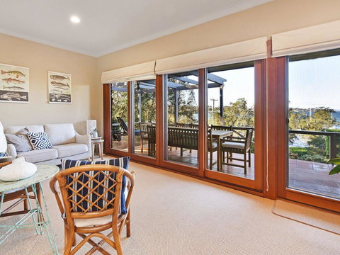Wangi Waterfront Delight 4br Waterfront Reserve Home - Accommodation Ballina 2