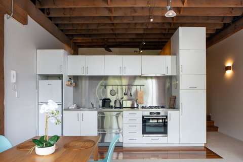 Warehouse Apartment With Balcony In Trendy Area - Accommodation Ballina 2