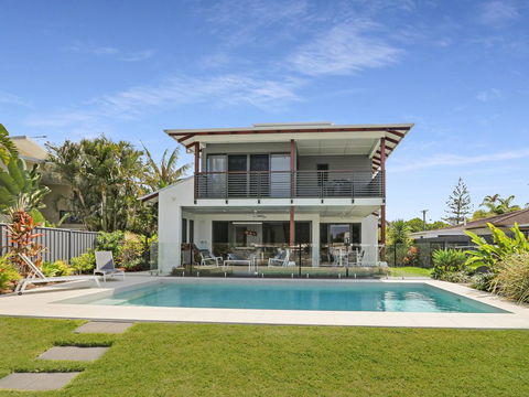 WATERFRONT HOME BORDERING MOOLOOLABA - Accommodation Ballina 0