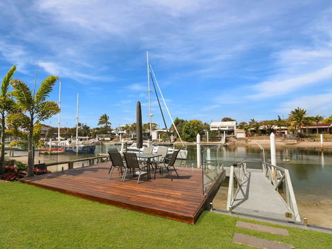 WATERFRONT HOME BORDERING MOOLOOLABA - Accommodation Ballina 1