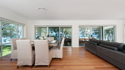 Waterfront Serenity - Luxury Home With Grand Views - Accommodation Ballina 3