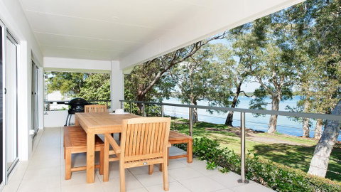 Waterfront Serenity - Luxury Home With Grand Views - Accommodation Ballina 2