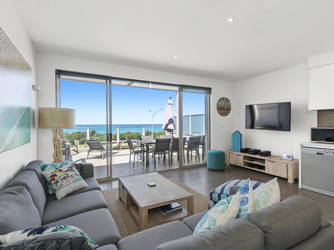 WATERFRONT SEVEN - In The Heart Of Lorne - Accommodation Ballina 3