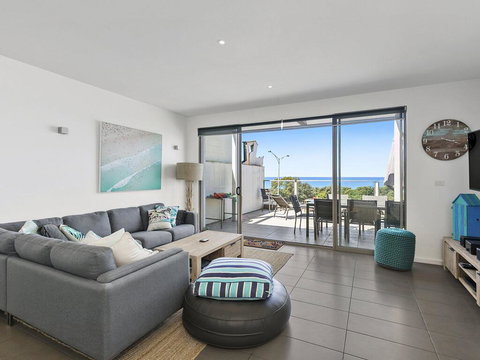 WATERFRONT SEVEN - In The Heart Of Lorne - Accommodation Ballina 0