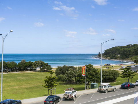 WATERFRONT THREE- In The Heart Of Lorne - Accommodation Ballina 2